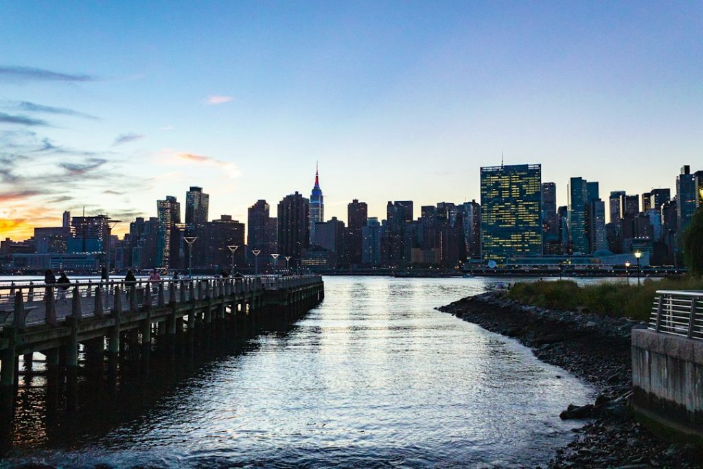 Waterfront paths and the Manhattan skyline viewed from Long Island City
