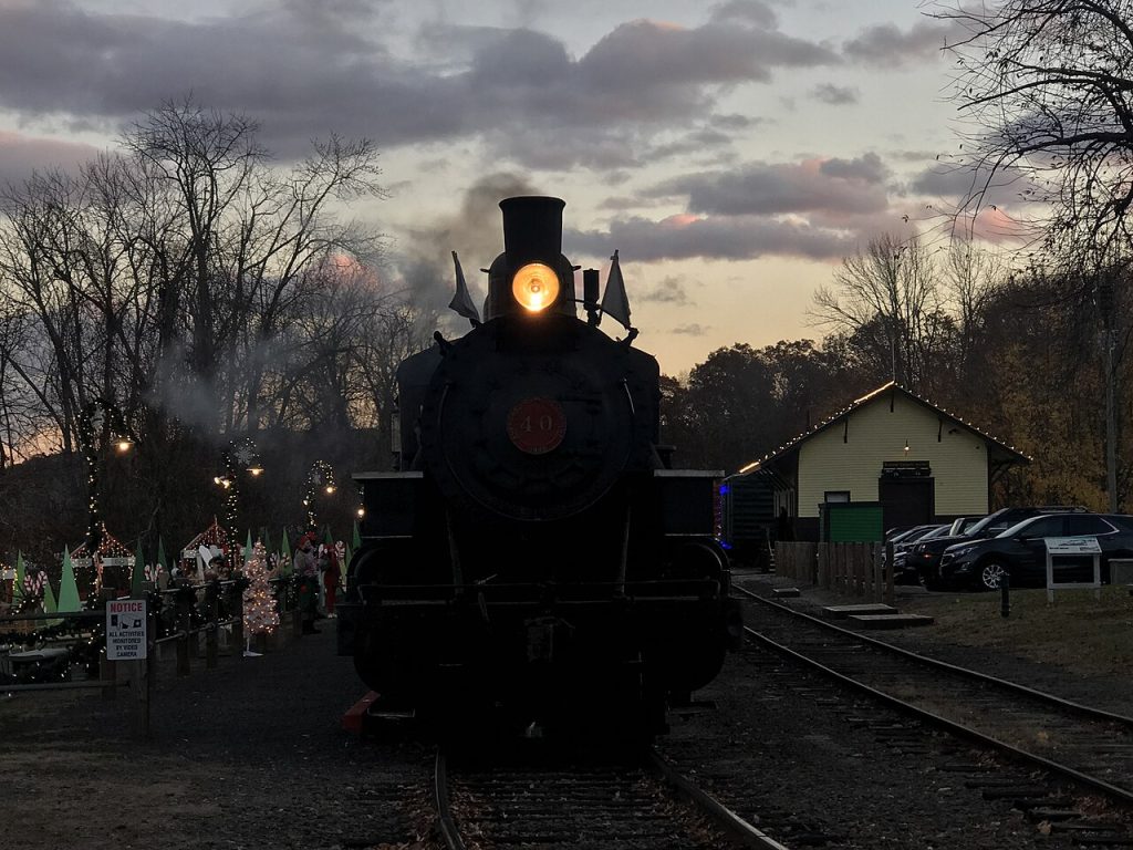 An Essex Steam Train North Pole Express locomotive at Deep River in 2021