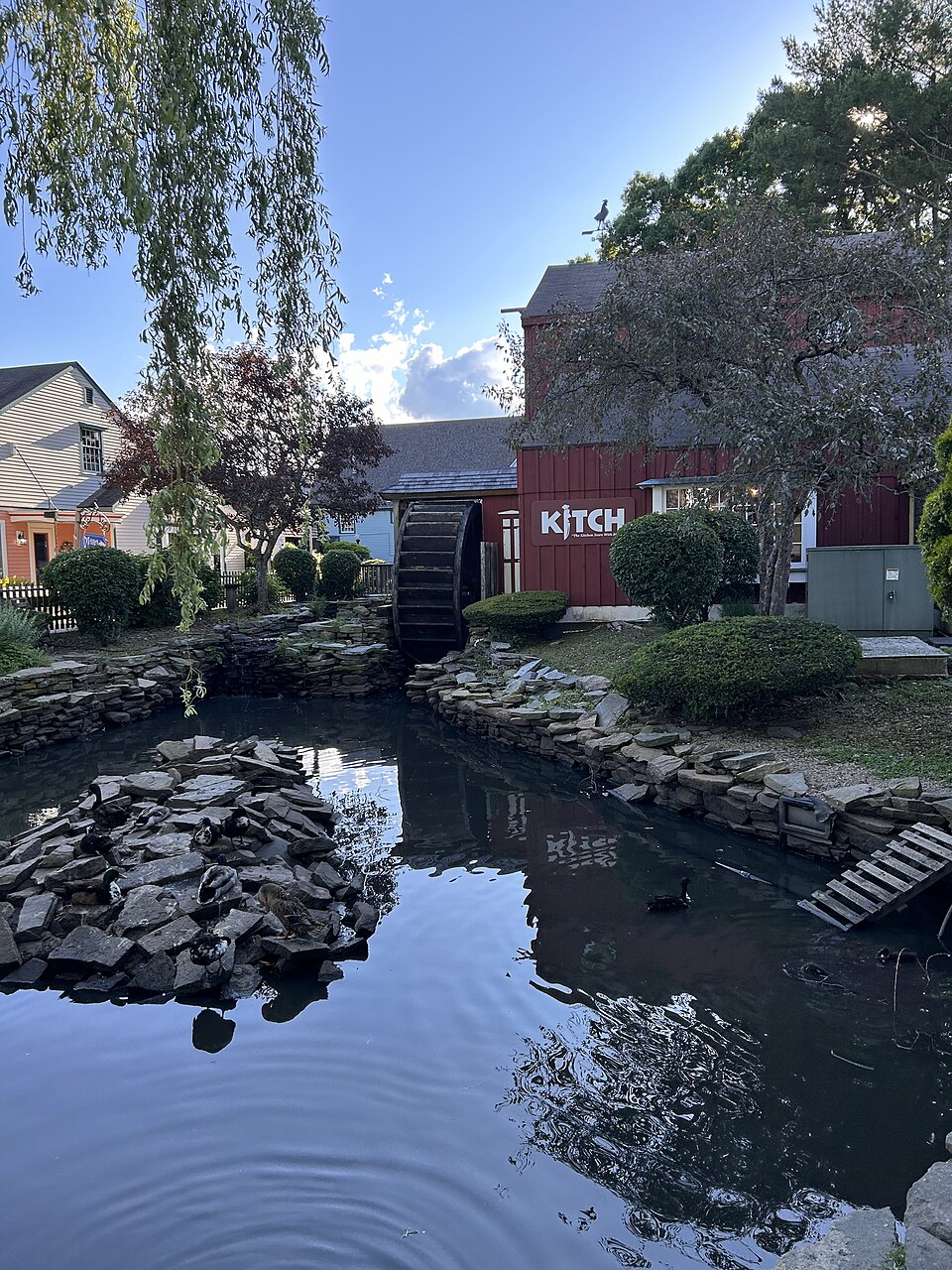 Buildings and a duck pond at Olde Mistick Village